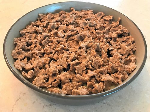 Zwetschgen-Eierlikörkuchen mit Mandelhaube in der Stoneware rund von Pampered Chef®