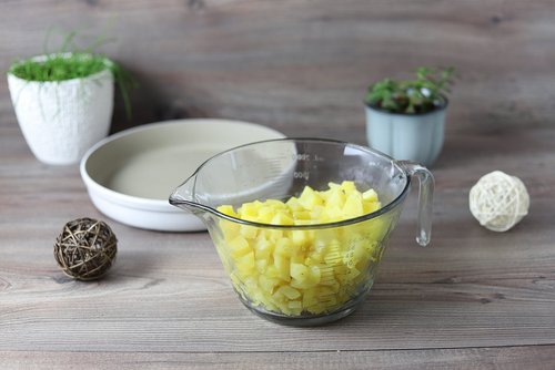 Kartoffel-Zwiebel-Kuchen mit Speck in der runden Ofenhexe von Pampered Chef®