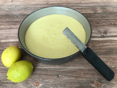 Mediterraner Zitronen-Grießkuchen in der Stoneware® rund von Pampered Chef®