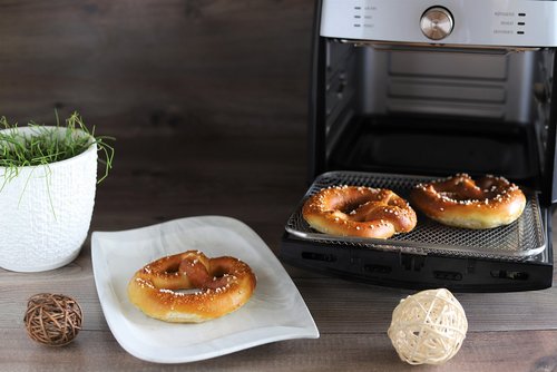 Brezen aufbacken im Deluxe Air Fryer von Pampered Chef®